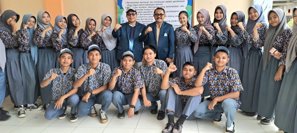 Dekan FSAINTEK UIN Datokarama Palu Dorong Literasi Sains dan Kampus Masa Depan di MA Al-Khairaat Wosu